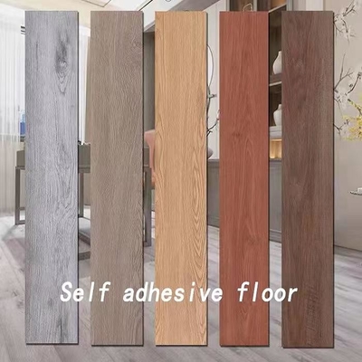 Αυτοκόλλητη 2.0mm φλούδα δαπέδων σιταριού PVC ξύλινη και βινυλίου δάπεδο ραβδιών DIY