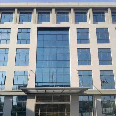 Μόδας βερνικωμένη διπλάσιο αλουμινίου κουρτινών πρόσοψη τοίχων κουρτινών γυαλιού τοίχων χαμηλή Ε
